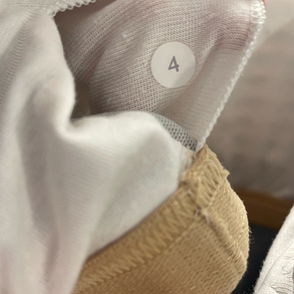 Lululemon back on track tank, size 4 - Picture 6 of 8